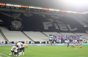 Jogadores do Corinthians comemorando gol contra o Fluminense