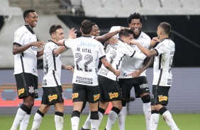 Jogadores do Corinthians durante comemoração de um dos gols na goleada contra o Fluminense