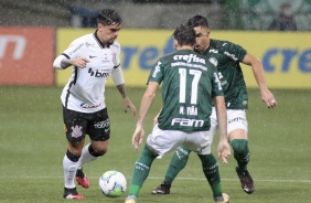 Fagner no duelo contra o Palmeiras, pelo Campeonato Brasileiro