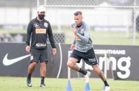 Leandro da Silva e Luan no treino da tarde desta tera-feira no CT Dr. Joaquim Grava