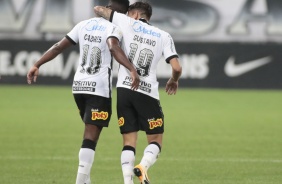 Cazares e Gustavo Silva durante partida contra o Sport, pelo Brasileirão, na Neo Química Arena