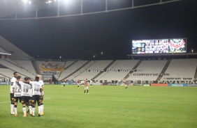 Elenco comemorando gol sobre o Sport, na Neo Química Arena, pelo Brasileirão