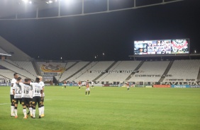 Elenco comemorando gol sobre o Sport, na Neo Qumica Arena, pelo Brasileiro