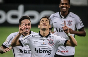 Mateus Vital acerta belo chute e marca o segundo gol do Corinthians contra o Sport, pelo Brasileirão