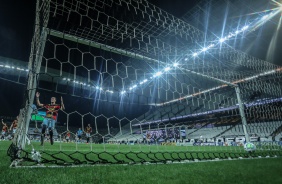 Momento do chute de Mateus Vital contra o gol do Sport, na Neo Qumica Arena