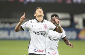 Vital comemorando seu gol contra o Sport, na Neo Química Arena, pelo Brasileirão