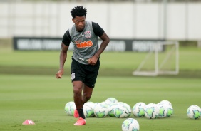 Gil no treino desta sexta-feira, no CT, em preparao para jogo contra RB Bragantino