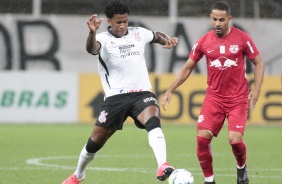 Gil no jogo contra o Red Bull Bragantino, na Neo Qumica Arena, pelo Brasileiro