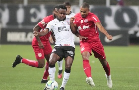 Juan Cazares no jogo contra o Red Bull Bragantino, na Neo Qumica Arena, pelo Brasileiro