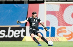 Arqueiro Cássio em ação durante duelo contra o Bahia, pelo Campeonato Brasileiro