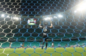 Cássio em ação durante duelo contra o Bahia, pelo Campeonato Brasileiro, na Fonte Nova