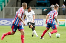 Éderson em ação durante duelo contra o Bahia, pelo Campeonato Brasileiro