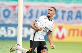 Gabriel comemorando seu gol contra o Bahia, pelo Brasileirão, na Fonte Nova
