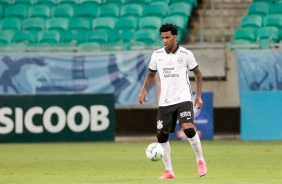 Gil em ação durante duelo contra o Bahia, pelo Campeonato Brasileiro
