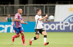 Mateus Vital em ação durante duelo contra o Bahia, pelo Campeonato Brasileiro
