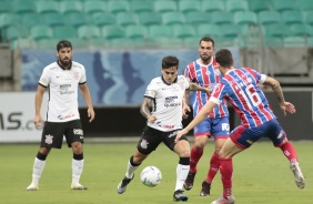 Méndez e Fagner em ação contra o Bahia, pelo Campeonato Brasileiro