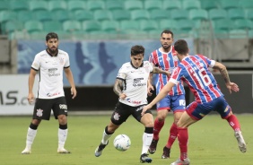 Mndez e Fagner em ao contra o Bahia, pelo Campeonato Brasileiro