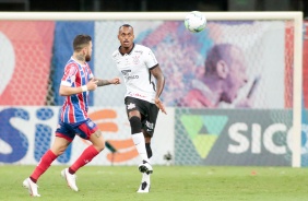 Raul Gustavo em ação durante duelo contra o Bahia, pelo Campeonato Brasileiro