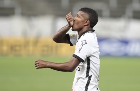 Lo Natel marcou o segundo gol do Corinthians contra o Cear, pelo Campeonato Brasileiro