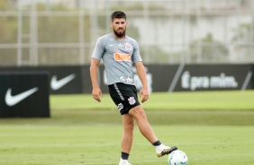 Bruno Mendez na atividade da manhã desta segunda-feira no CT Dr. Joaquim Grava