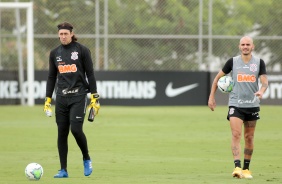 Cássio e Fábio Santos na atividade da manhã desta segunda-feira no CT Dr. Joaquim Grava