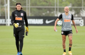 Cássio e Fábio Santos na atividade da manhã desta segunda-feira no CT Dr. Joaquim Grava