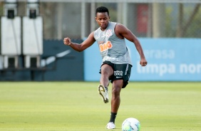 Cazares no ltimo treino do Corinthians antes do jogo contra o Athletico-PR