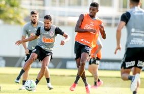 Everaldo, Cafu e companheiros no ltimo treino do Corinthians antes do jogo contra o Athletico-PR