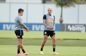 Fagner e Fábio Santos no último treino do Corinthians antes do jogo contra o Athletico-PR