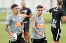 Fagner e Gustavo Silva na atividade da manhã desta segunda-feira no CT Dr. Joaquim Grava