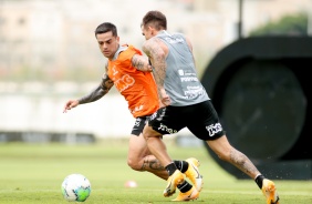 Fagner e Gustavo Silva na atividade de hoje no CT Dr. Joaquim Grava