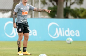 Fagner na atividade da manhã desta segunda-feira no CT Dr. Joaquim Grava