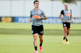 Fagner no ltimo treino do Corinthians antes do jogo contra o Athletico-PR