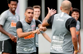 Gabriel e companheiros no ltimo treino do Corinthians antes do jogo contra o Athletico-PR