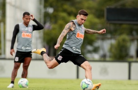 Gustavo Silva na atividade da manhã desta segunda-feira no CT Dr. Joaquim Grava