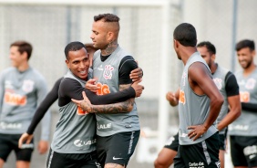 Otero, Luan e companheiros no último treino do Corinthians antes do jogo contra o Athletico-PR