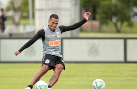 Otero na atividade da manhã desta segunda-feira no CT Dr. Joaquim Grava