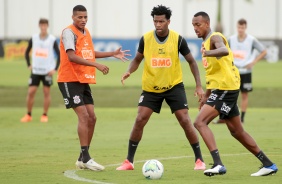 Rodrigo Varanda, Gil e Raul Gustavo na atividade da manhã desta segunda-feira no CT Dr Joaquim Grava