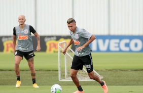 Victor Cantillo na atividade da manh desta segunda-feira no CT Dr. Joaquim Grava