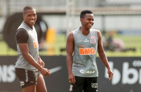 Xavier e Cazares no último treino do Corinthians antes do jogo contra o Athletico-PR