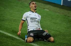 Gabriel anotou o segundo gol do Corinthians, contra o Athletico-PR, na Neo Qumica Arena
