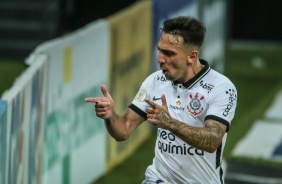 Gustavo Silva marcou o terceiro gol do Corinthians, contra o Athletico-PR, pelo Brasileiro