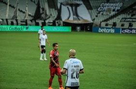 Fbio Santos durante partida contra o Athletico-PR, na Neo Qumica Arena