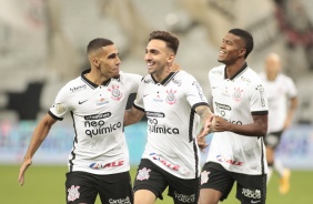 Gabriel e Gustavo na partida entre Corinthians e Athletico, nesta quarta-feira na Neo Química Arena