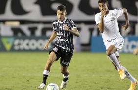 Gabriel Pereira durante partida entre Corinthians e Santos, na Vila Belmiro, pelo Brasileirão