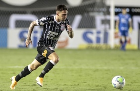 Gustavo Silva durante partida entre Corinthians e Santos, na Vila Belmiro, pelo Brasileirão