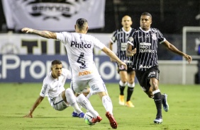 Lo Natel durante partida entre Corinthians e Santos, na Vila Belmiro, pelo Brasileiro