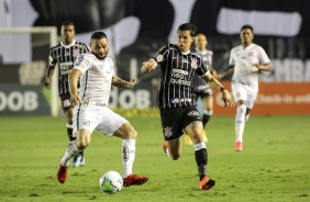 Mateus Vital durante partida entre Corinthians e Santos, na Vila Belmiro, pelo Brasileirão