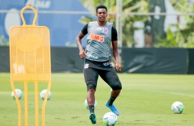 Atacante Jô no penúltimo treino antes do duelo contra o Santos, pelo Brasileiro 2020