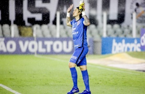 Cássio no jogo entre Corinthians e Santos, pelo Brasileirão, na Vila Belmiro